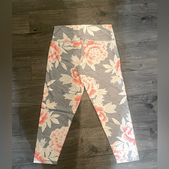Aerie XL floral leggings w/free long dark grey oversized hoodie - Picture 2 of 5